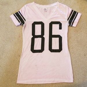 Pink vs "Love Pink 86" V-Neck T-Shirt Small